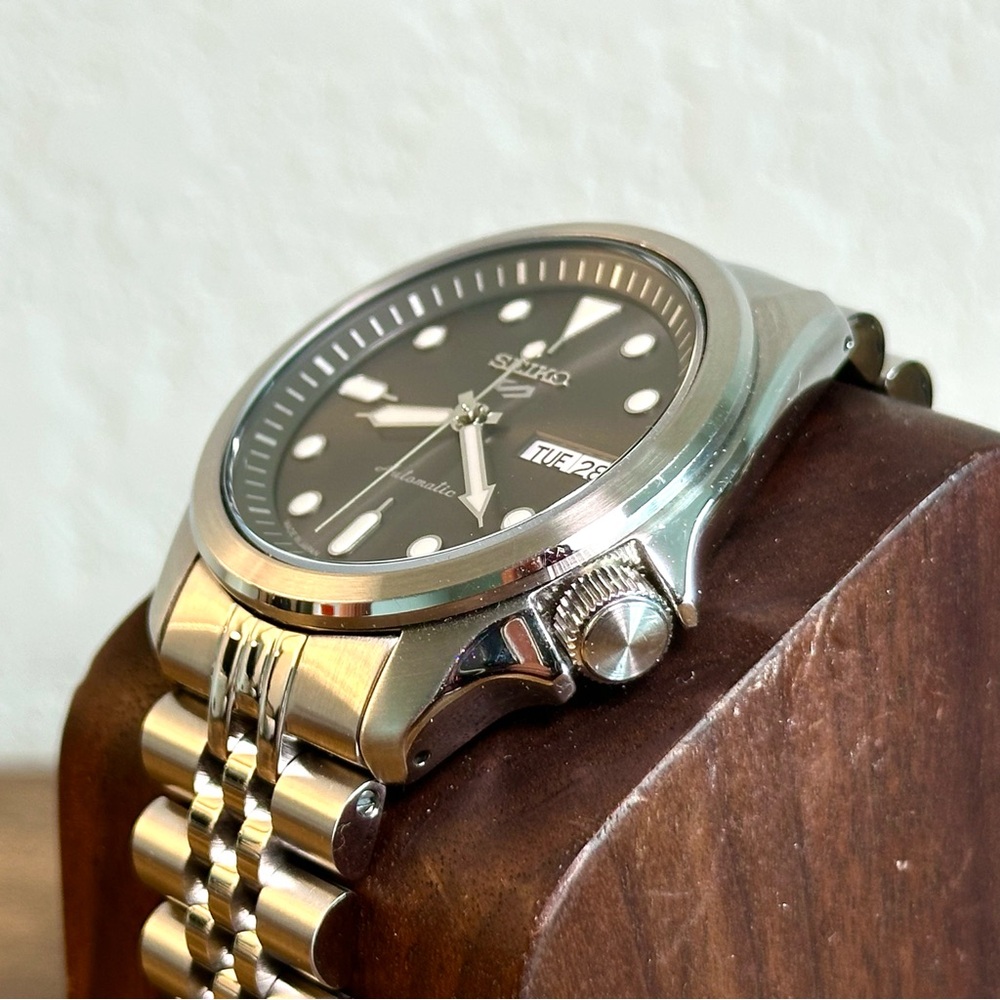 Seiko SRPE51 - Seiko5 40mm brushed bezel on Islander Jubilee - Picture 3 of 16